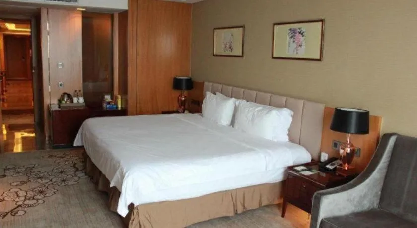 Bed in Zhangjiagang Zhonglian GDH International Hotel