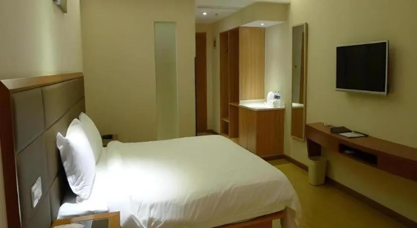 Bed in GreenTree Inn Shanghai Caohejing Development Zone Songjiang Park Jiuxin Road Business Hotel