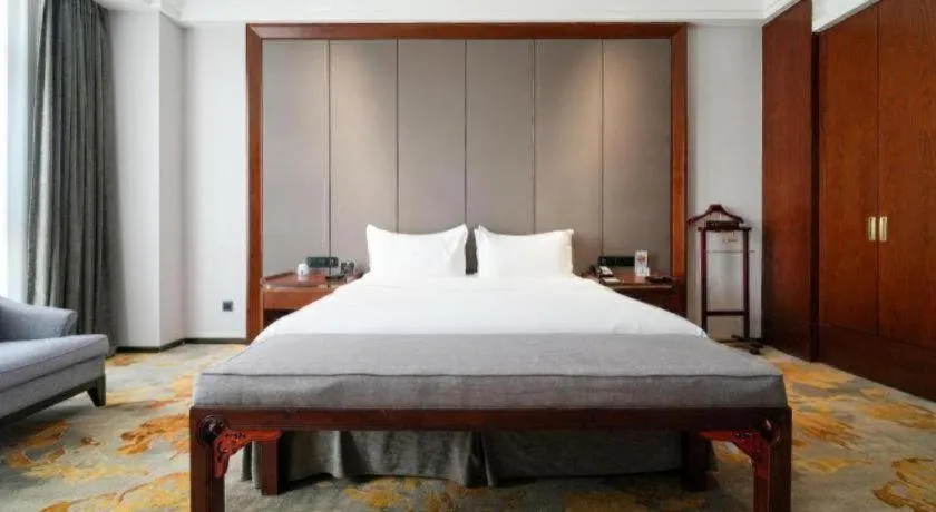 Bed in Jiyuan Oriental Jianguo Hotel