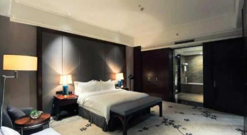 Bed in Jiyuan Oriental Jianguo Hotel