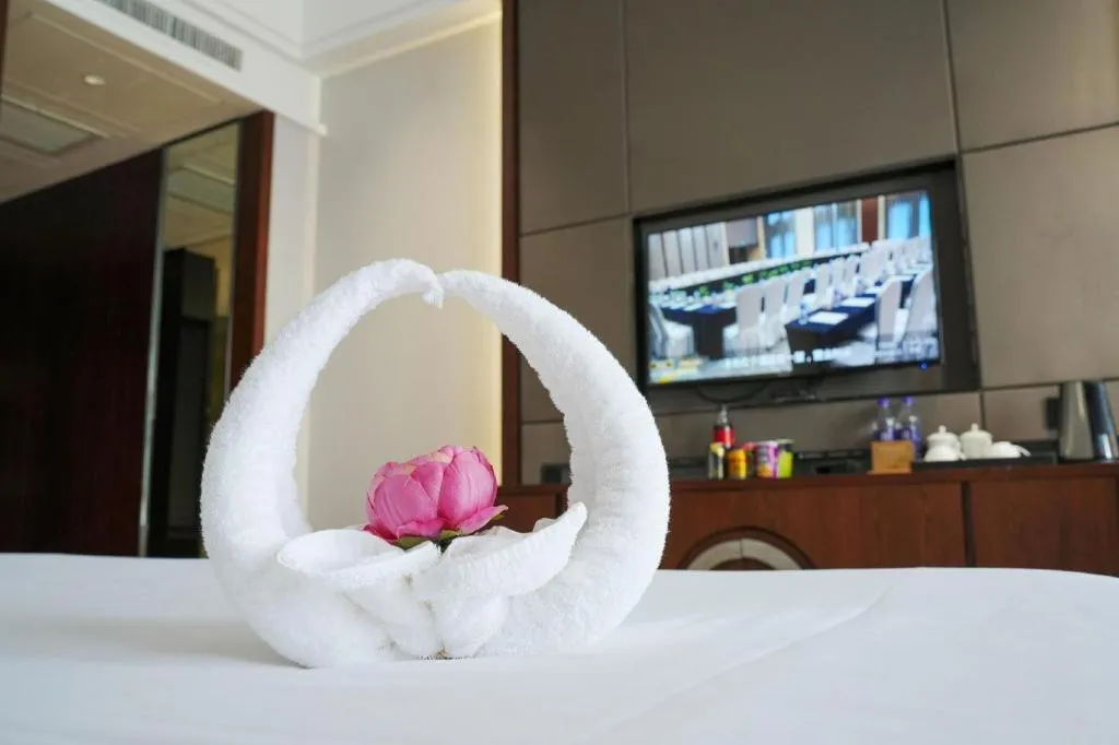 Bed in Jiyuan Oriental Jianguo Hotel