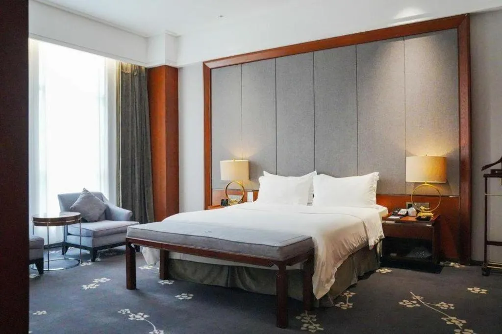 Bed in Jiyuan Oriental Jianguo Hotel