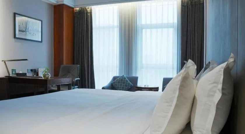 Bed in Jiyuan Oriental Jianguo Hotel