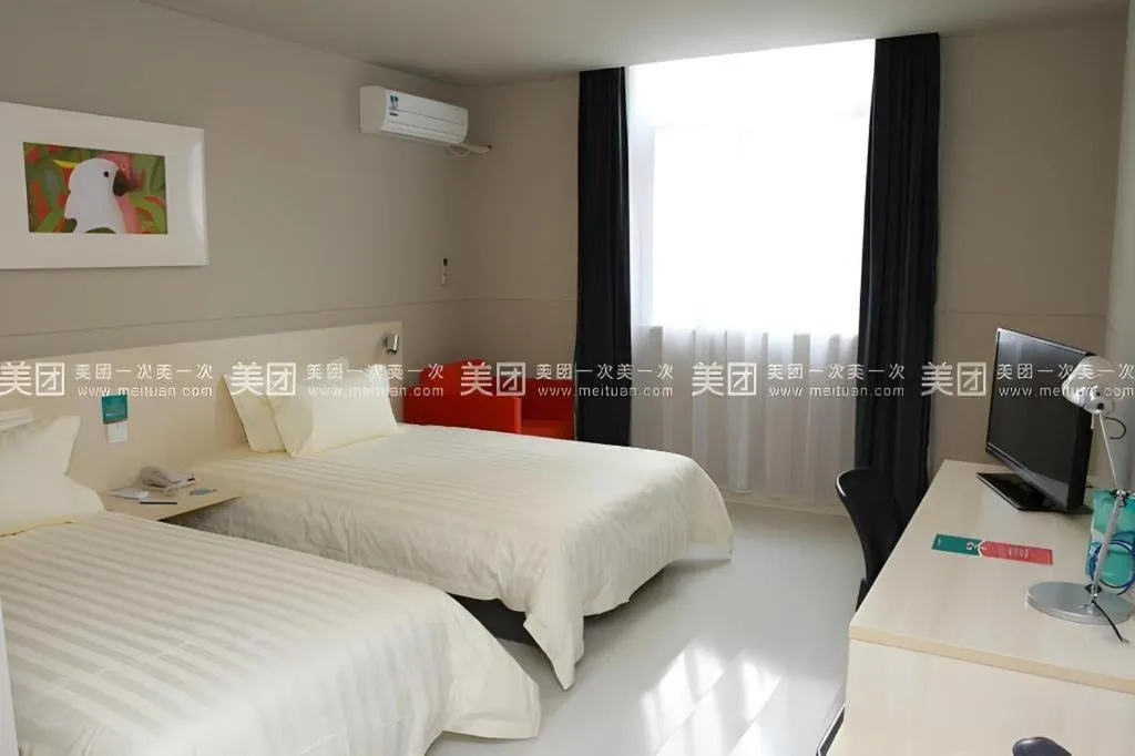 Bed in Jinjiang Inn Tai Zhou Xinghua Yingwu Bridge Branch