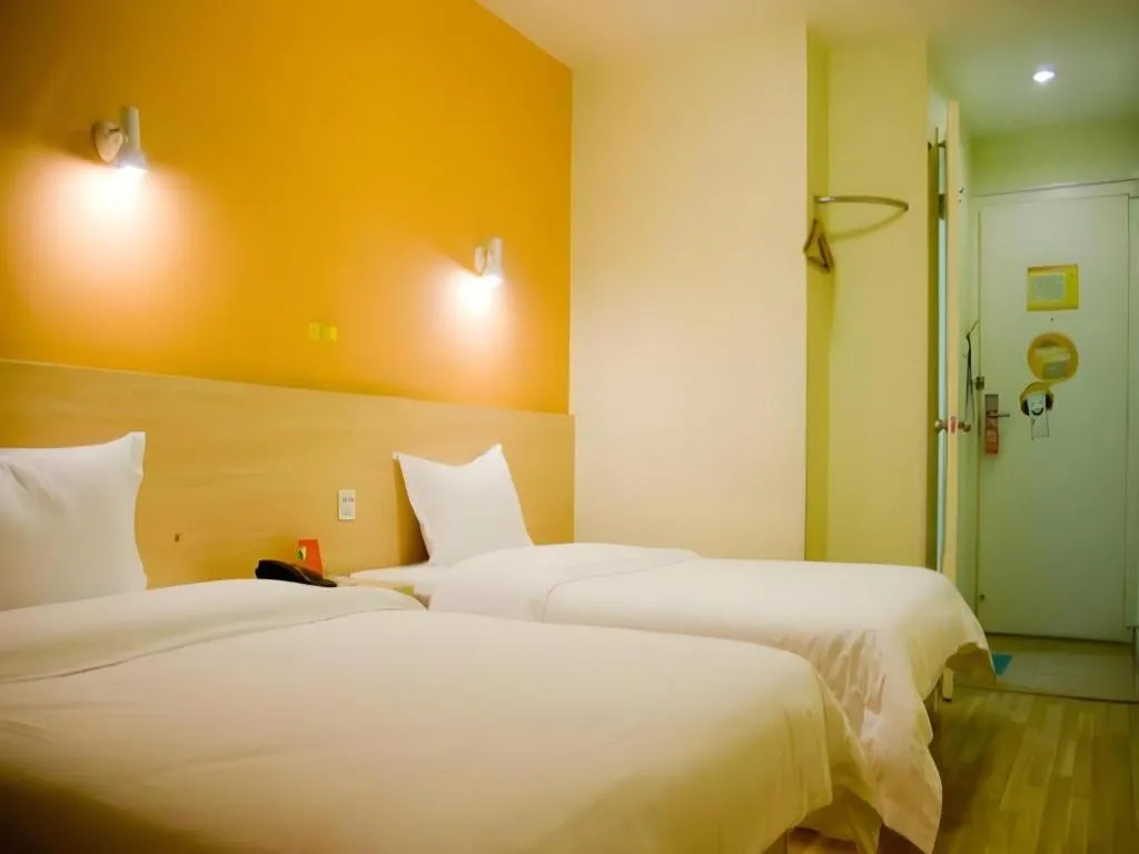 Bed in 7 Days Inn Guangzhou Dongfeng East Road Yangji Metro Station