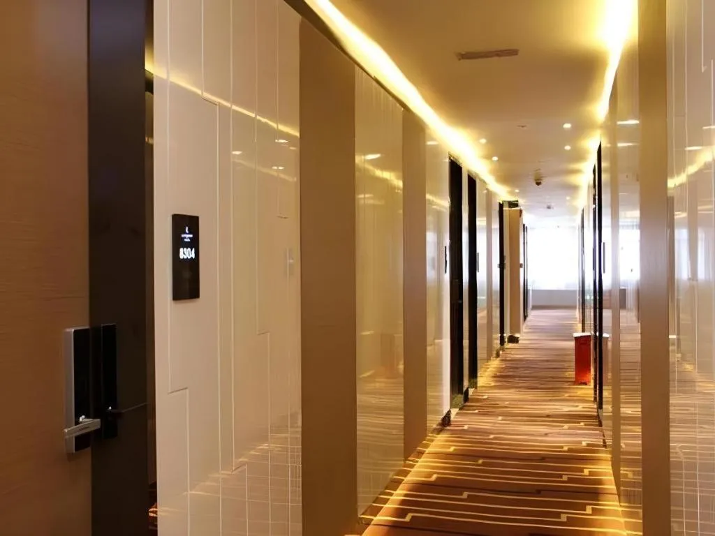 Lavande Hotel Wuhan Huanghelou Branch