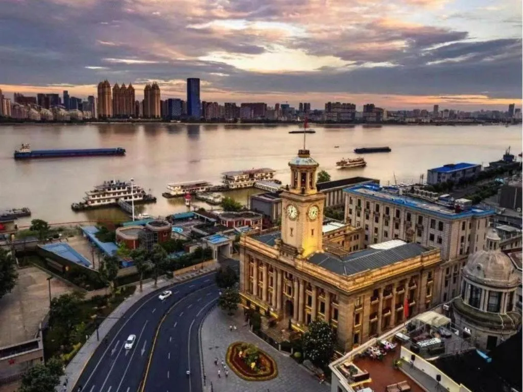 Lavande Hotel Wuhan Huanghelou Branch