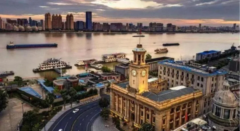 Lavande Hotel Wuhan Huanghelou Branch