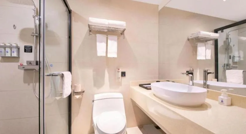 Lavande Hotel Wuhan Huanghelou Branch