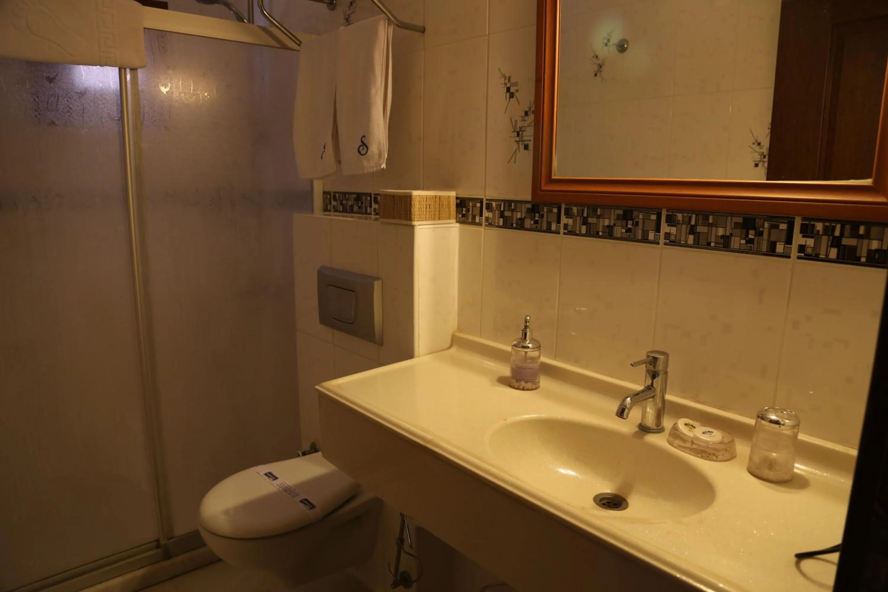 Shower in Setenay otel