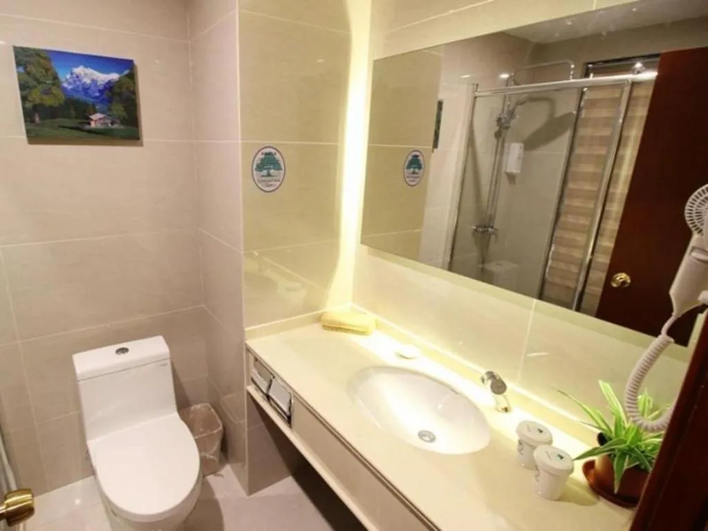 GreenTree Inn Jiangsu Wuxi Huishan High-Speed Rail Qianzhou Chongwen Road Business Hotel