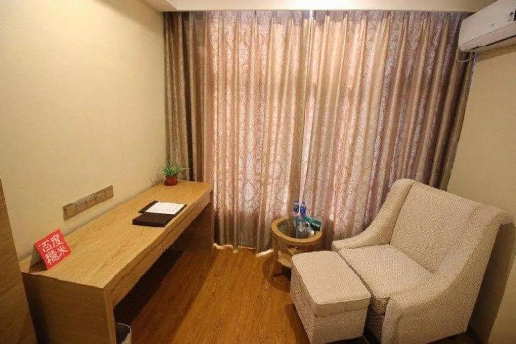 GreenTree Inn Jiangsu Wuxi Huishan High-Speed Rail Qianzhou Chongwen Road Business Hotel