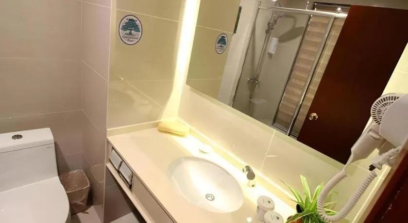 GreenTree Inn Jiangsu Wuxi Huishan High-Speed Rail Qianzhou Chongwen Road Business Hotel