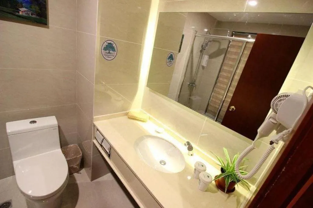 GreenTree Inn Jiangsu Wuxi Huishan High-Speed Rail Qianzhou Chongwen Road Business Hotel