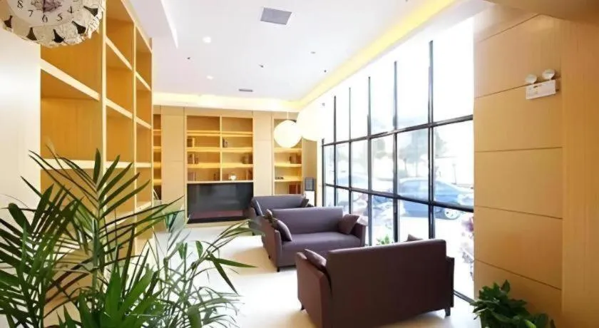 GreenTree Inn Jiangsu Wuxi Huishan High-Speed Rail Qianzhou Chongwen Road Business Hotel