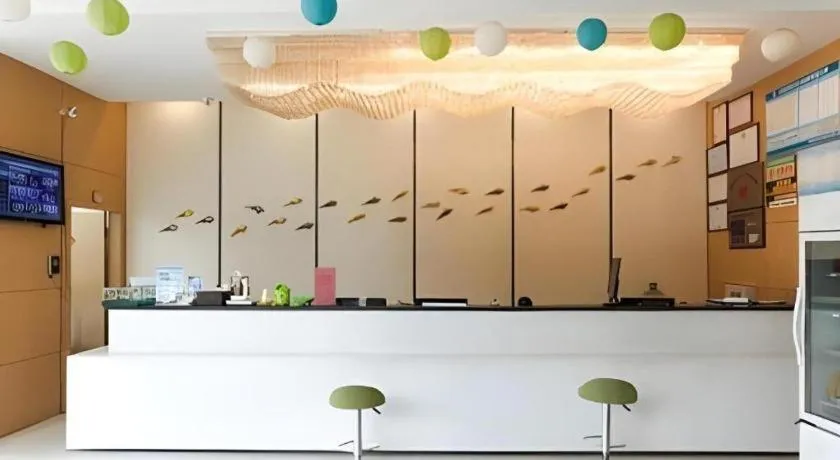 GreenTree Inn Jiangsu Wuxi Huishan High-Speed Rail Qianzhou Chongwen Road Business Hotel