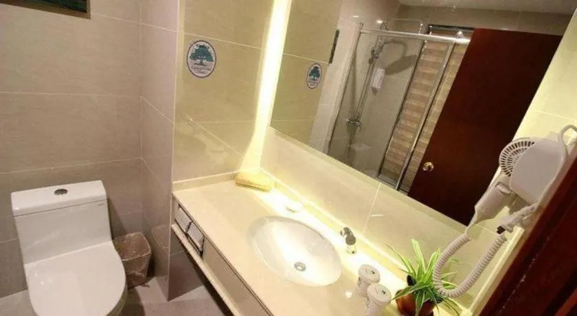 GreenTree Inn Jiangsu Wuxi Huishan High-Speed Rail Qianzhou Chongwen Road Business Hotel