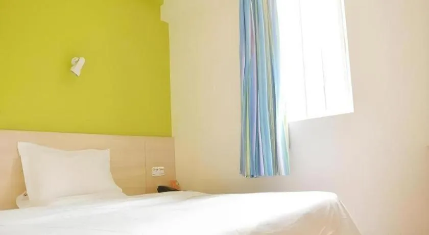 Bed in 7 Days Inn Chengdu Sichuan University South Railway Station