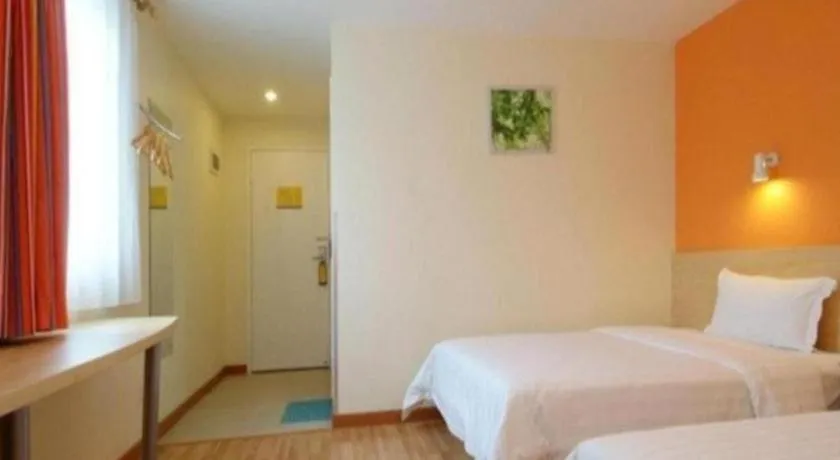 Bed in 7 Days Inn Xiangyang Gulou Branch
