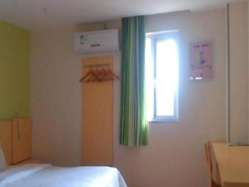 Bed in 7 Days Inn Xiangyang Gulou Branch