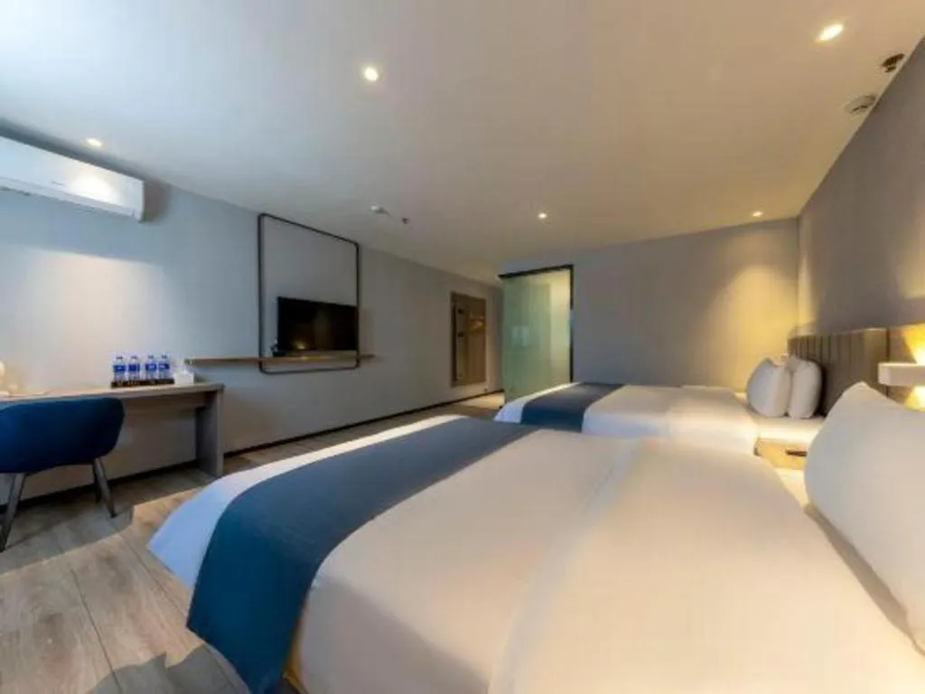 Bed in 7 Days Premium Jiangmen Wuyi Avenue Gangkou Road