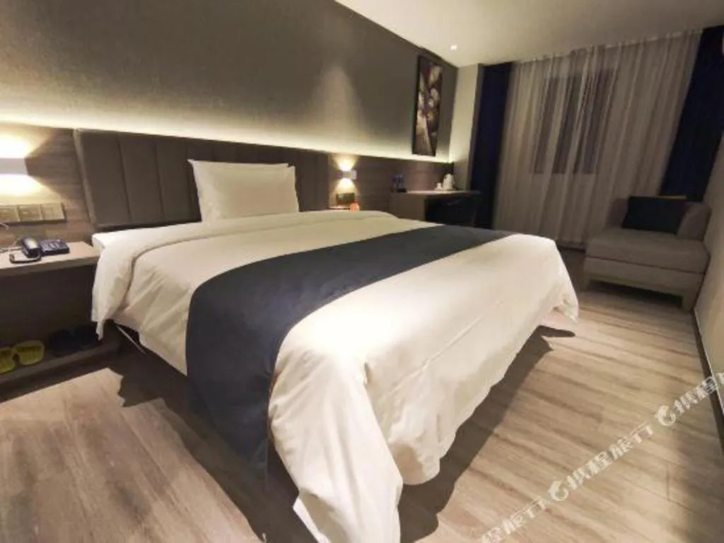 Bed in 7 Days Premium Jiangmen Wuyi Avenue Gangkou Road