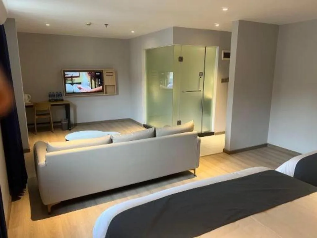 Bed in 7 Days Premium Jiangmen Wuyi Avenue Gangkou Road