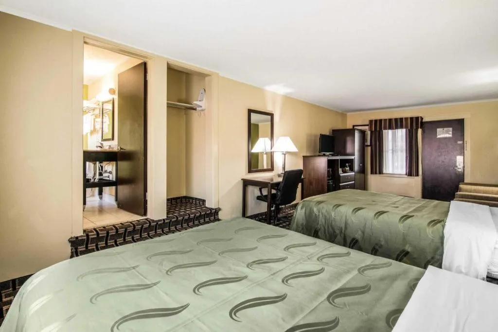 Bed in Quality Inn Barre-Montpelier