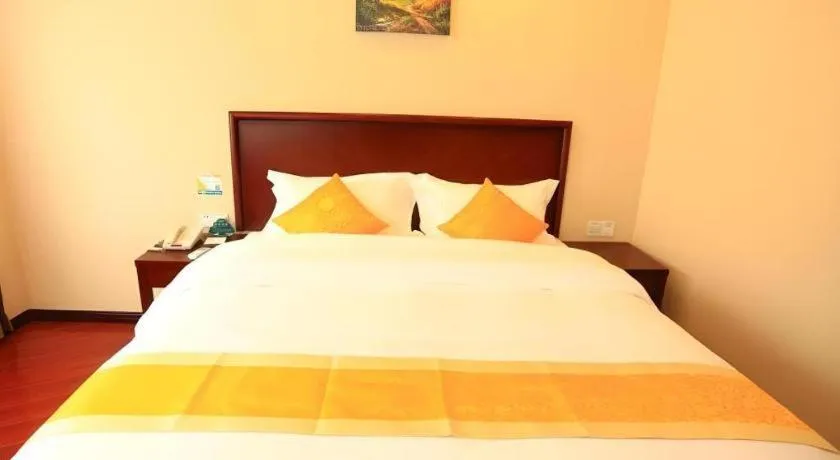 Bed in GreenTree Inn Qingdao Licang Shuyan Road Daweng Square Express Hotel