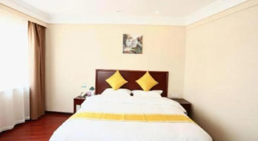 Bed in GreenTree Inn Qingdao Licang Shuyan Road Daweng Square Express Hotel