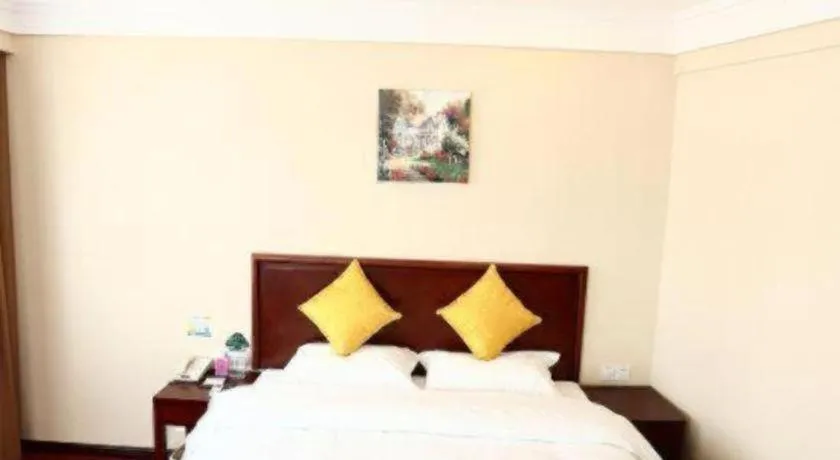 Bed in GreenTree Inn Qingdao Licang Shuyan Road Daweng Square Express Hotel