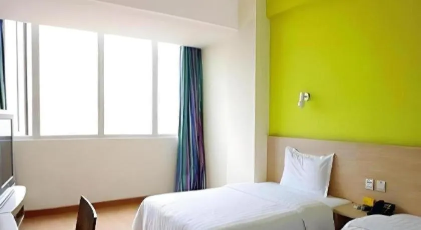 Bed in 7 Days Inn Guiyang Gaicha Avenue Guizhou Institute of Technology