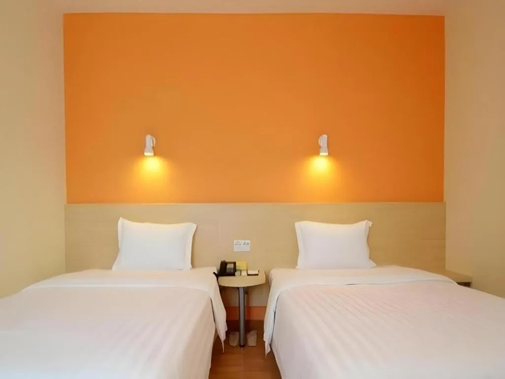 Bed in 7 Days Inn Guiyang Gaicha Avenue Guizhou Institute of Technology