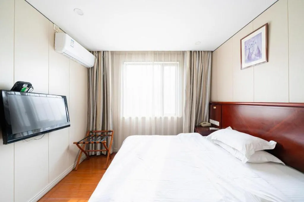 Bed in GreenTree Alliance Shanghai Railway Station QiuJiang Road Hotel