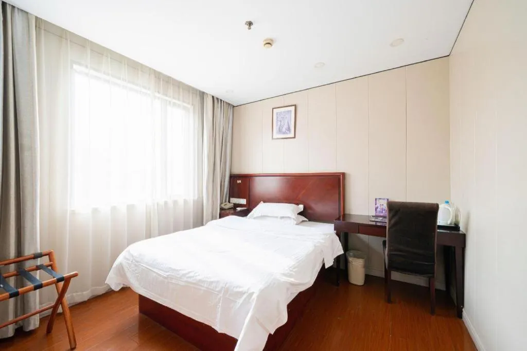 Bed in GreenTree Alliance Shanghai Railway Station QiuJiang Road Hotel