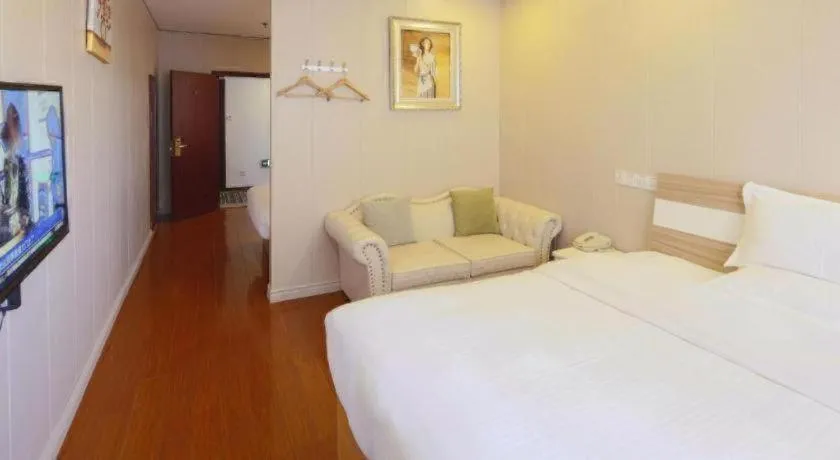Bed in GreenTree Alliance Shanghai Railway Station QiuJiang Road Hotel
