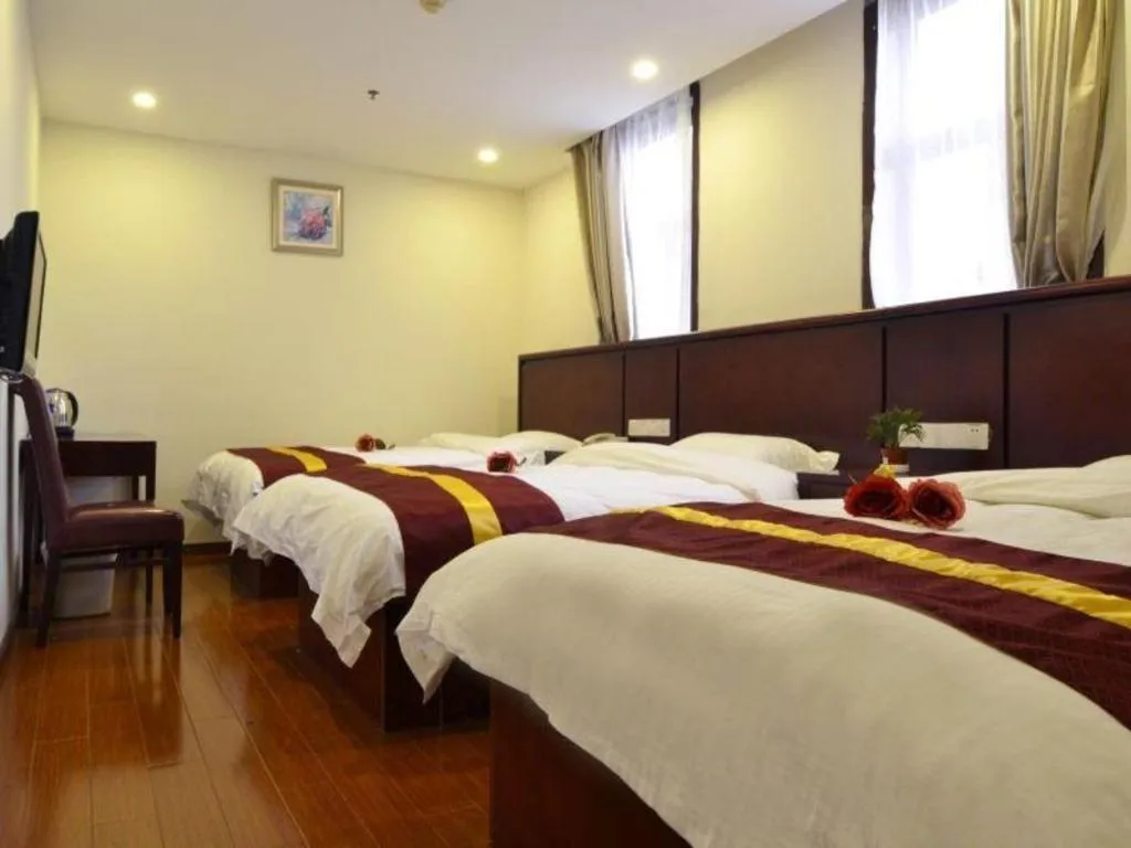 Bed in GreenTree Alliance Shanghai Railway Station QiuJiang Road Hotel