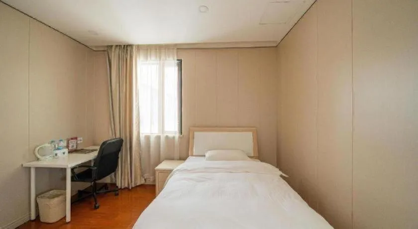 Bed in GreenTree Alliance Shanghai Railway Station QiuJiang Road Hotel