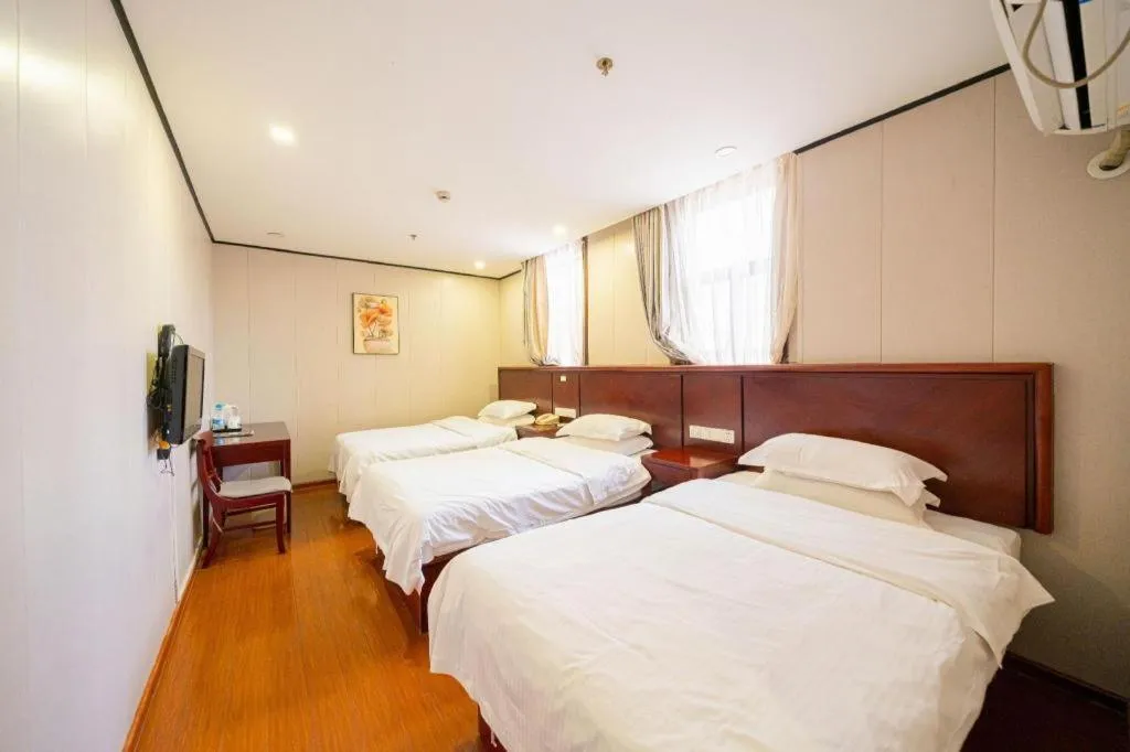 Bed in GreenTree Alliance Shanghai Railway Station QiuJiang Road Hotel