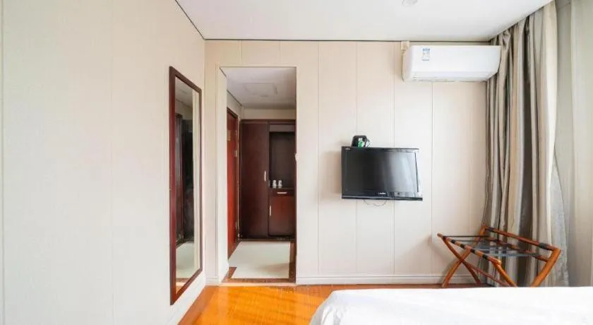 Bed in GreenTree Alliance Shanghai Railway Station QiuJiang Road Hotel