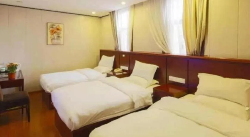 Bed in GreenTree Alliance Shanghai Railway Station QiuJiang Road Hotel