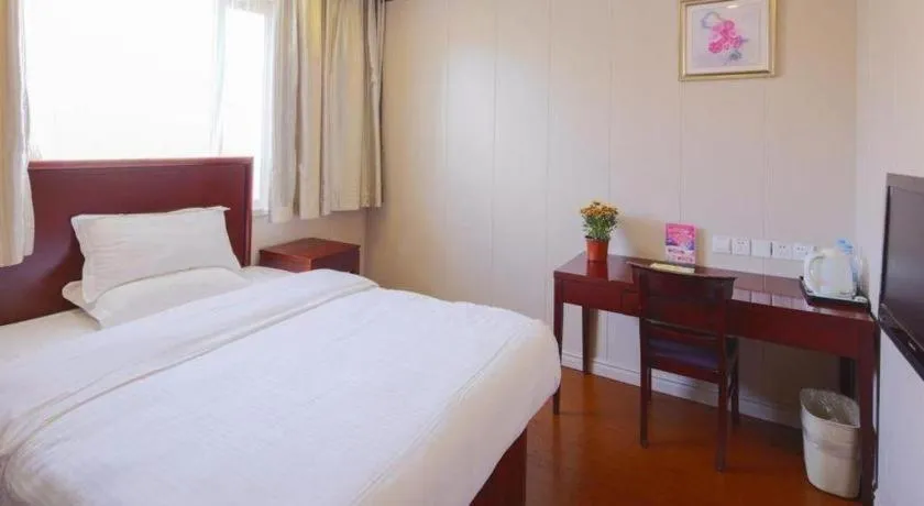 Bed in GreenTree Alliance Shanghai Railway Station QiuJiang Road Hotel
