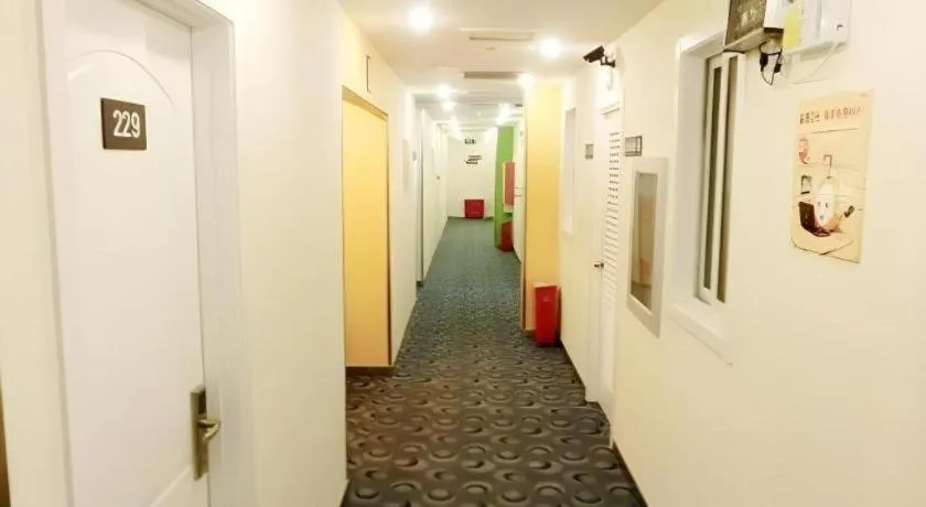 7 Days Inn Qingdao Liaoyang West Road Xinye Plaza Metro Station