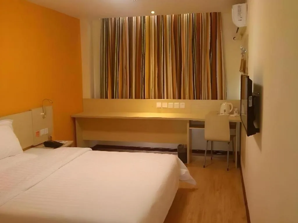 Bed in 7 Days Inn Qingdao Liaoyang West Road Xinye Plaza Metro Station