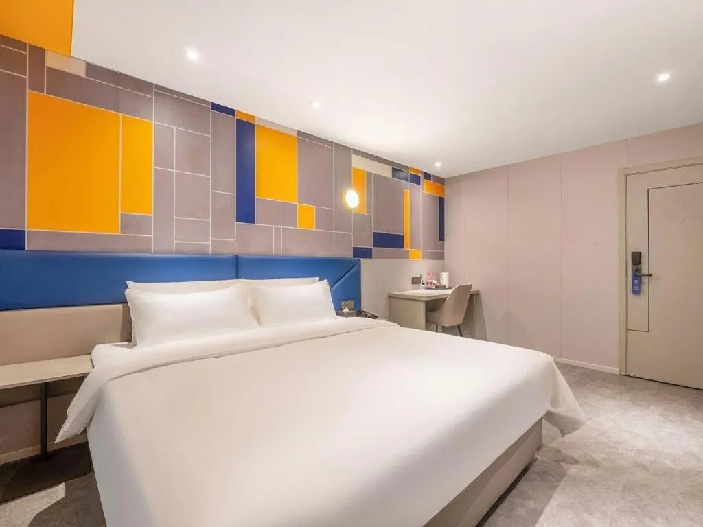 Bed in 7 Days Inn Wuhan Dingziqiao Zhongnan Road Metro Station