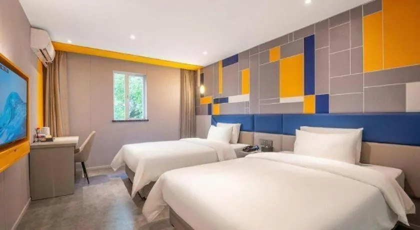 Bed in 7 Days Inn Wuhan Dingziqiao Zhongnan Road Metro Station