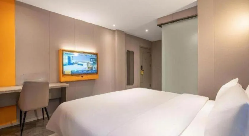 Bed in 7 Days Inn Wuhan Dingziqiao Zhongnan Road Metro Station