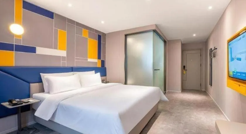 Bed in 7 Days Inn Wuhan Dingziqiao Zhongnan Road Metro Station