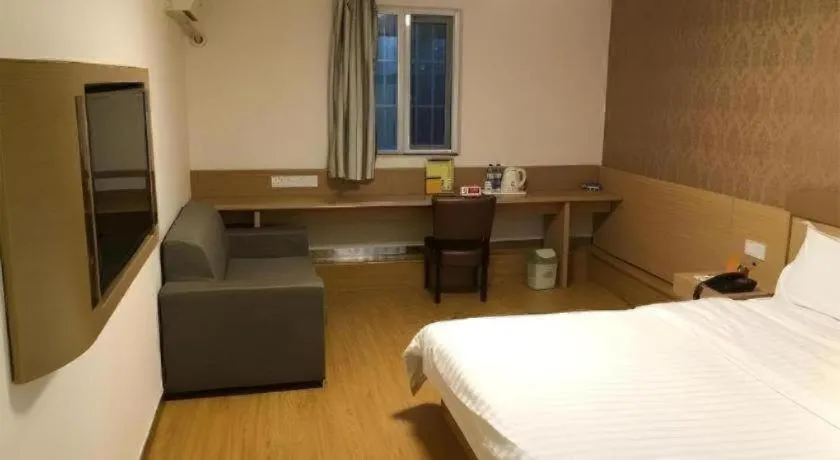 Bed in 7 Days Inn Wuhan Dingziqiao Zhongnan Road Metro Station