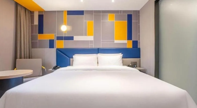 Bed in 7 Days Inn Wuhan Dingziqiao Zhongnan Road Metro Station